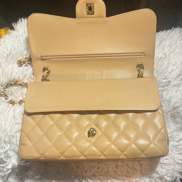 Chanel Jumbo Classic Double Flap Handbag. - Picture 3 of 11